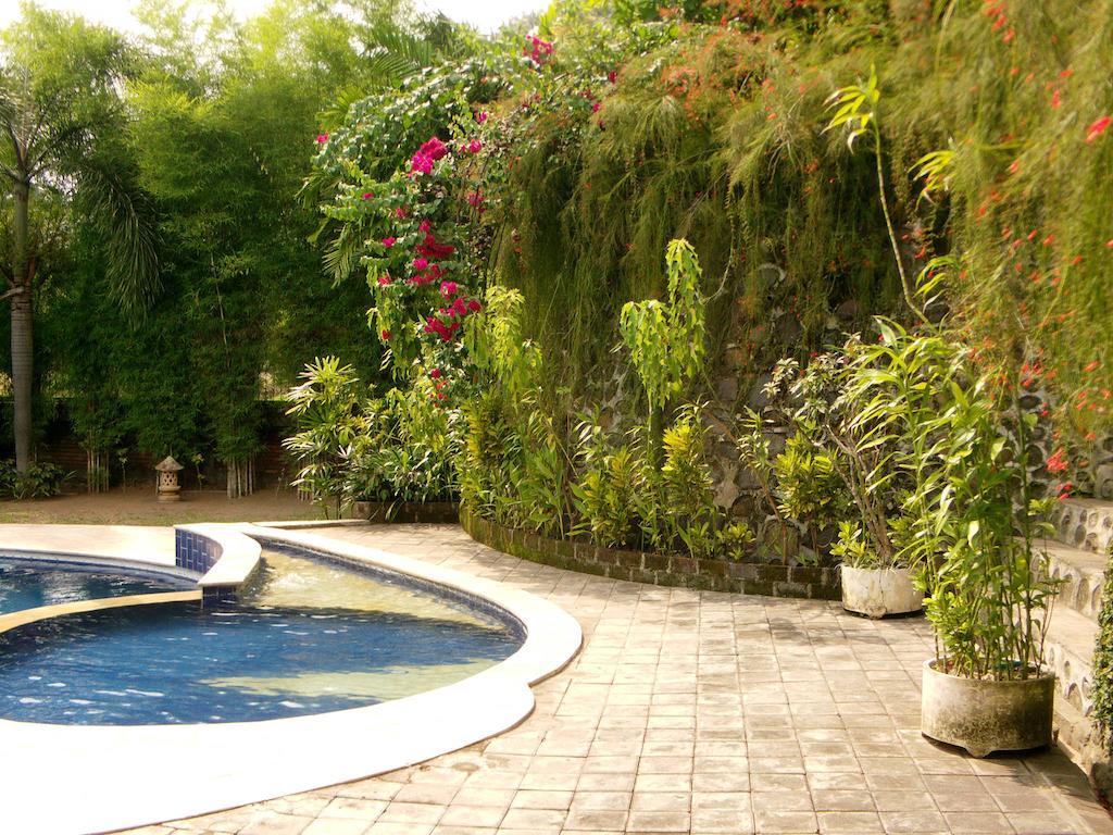 Sunset Villa Senggigi Exterior photo