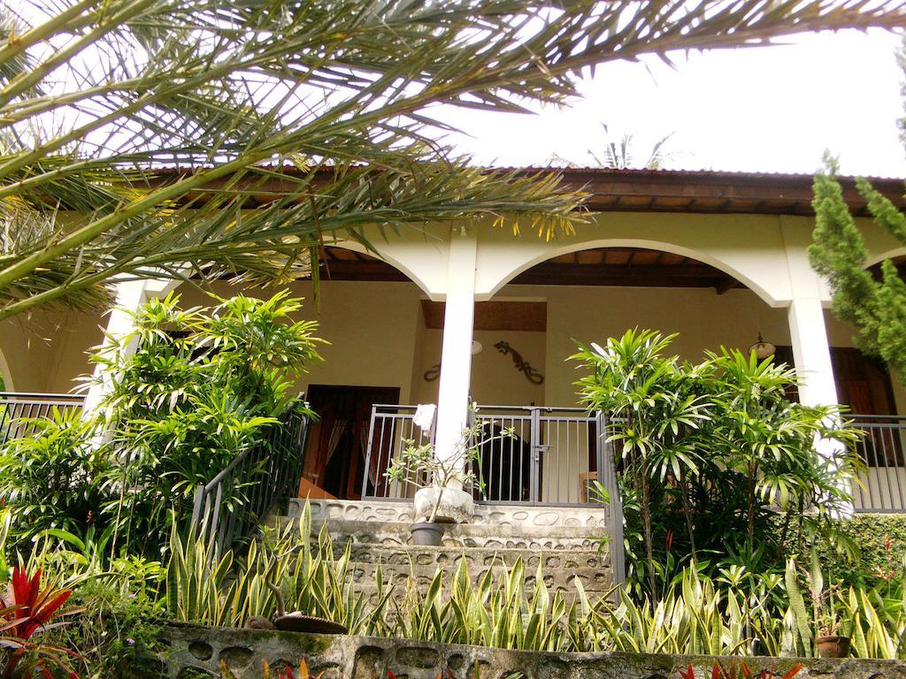 Sunset Villa Senggigi Exterior photo